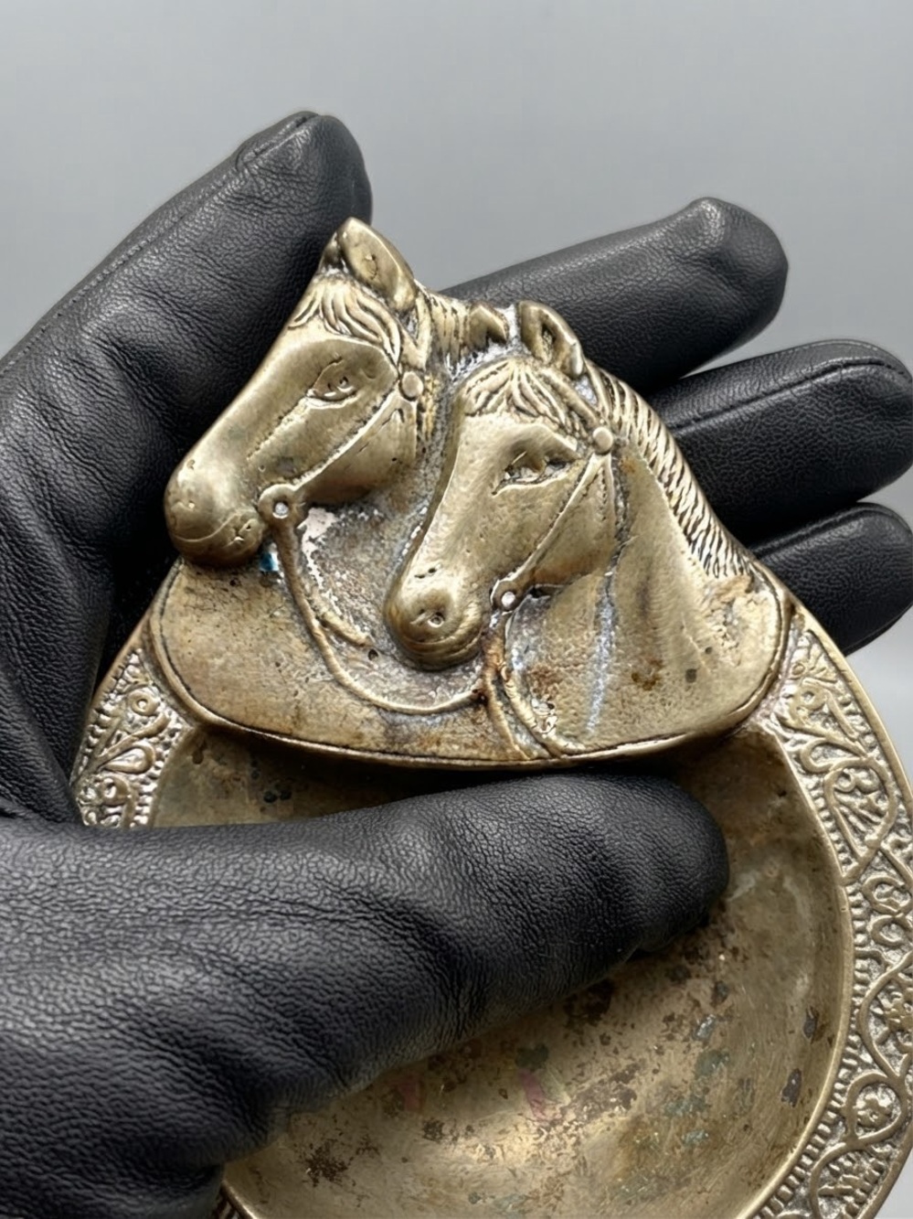 Vintage Antique Gold-Bronze Metal Dual Horse Head Equestrian Catchall & Ashtray - Picture 2 of 6